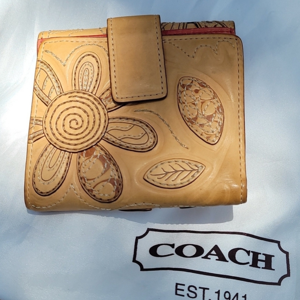 Coach Bleeker Flower Wallet - Picture 6 of 8